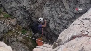 Race to save American trapped in Turkish cave