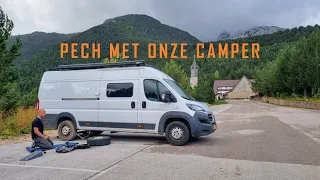 EEN LEKKE BAND MET ONZE CAMPER..!!