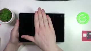 Size of LENOVO Tab M9 - Hand Size Comparison