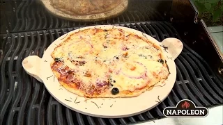 Видеорецепт: Приготовление пиццы "Четыре сезона" на камне