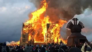 На Масленицу сожгли гигантский мост в Калужской области
