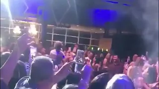 Enzo Rabelo canta no show de Bruno e Marrone