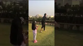 Akshay kumar flying Kite with his Daughter !