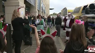 Signing Santa brings holiday cheer to deaf, hard of hearing children