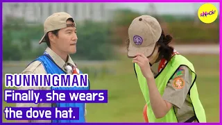 [RUNNINGMAN] Finally, she wears the dove hat. (ENGSUB)