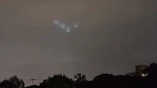 UFO in the night sky in Sydney on 6/02/2024 . WHAT IS IT ? НЛО в ночном небе над Сиднеем . Что Это ?