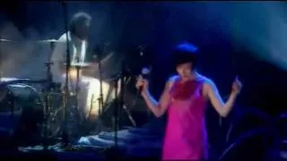 Björk - One Day (Live at Sheperds Bush) [Sub Español]
