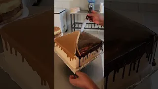 Como decorar un pastel cuadrado de chocolate para 40 persosnas