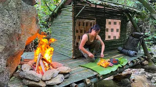 Best Bamboo Bushcraft Tent I've Ever Made - Primitive Survival Shelter and Campfire Cooking/ Part 1