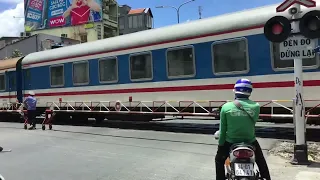 The train run in Hoang Van Thu Street|Vietnam railroad Crossing