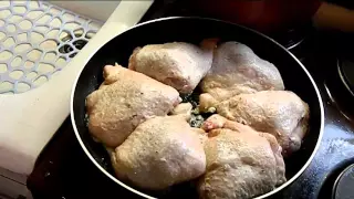 Вкусные куриные бёдрышки. Очень простой и легкий способ приготовления. Вкус, пальчики оближешь.