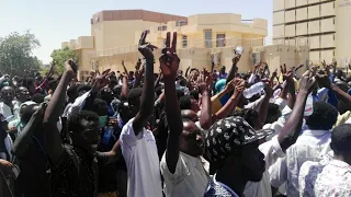 Sudanese army deploys troops around HQ amid protests