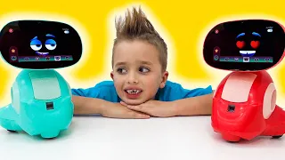 Vlad et Niki jouent avec Miko - Robot jouet intelligent pour enfants