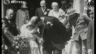 POLITICS: Lloyd George crowns May Queen at Llandudno (1929)