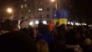 Донецкий евромайдан поет гимн Украины