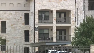 Standoff ongoing at Stone Oak apartment complex