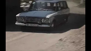 Holka na zabití/Убойная девчонка (1975) - car chase scene