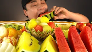 's mukbang is eating 10 kinds of fruit. I like