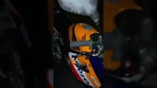 Honda cbr 125 shoots flames