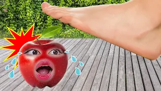 거대한 발이 사과를?! Giant feet step on Apple?! Take care of Apple!!