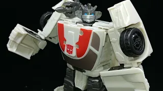 Chuck's Reviews Transformers Authentics Wheeljack