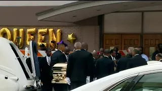 Fans swarm New Bethel Baptist Church for Aretha Franklin's final visitation