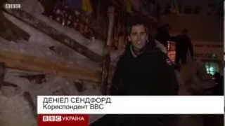 Ніч на Майдані: люди зводять барикади