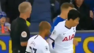 Son pays respect to the injured Andre Gomes🙏