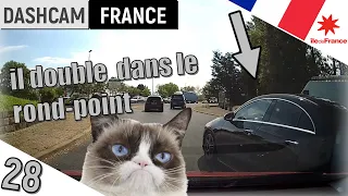 Dashcam France 28 - Il double par la droite dans le rond-point - Daily observation