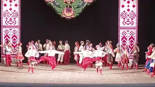 Virsky Ukrainian National Folk Dance Ensemble Ансамбль танца Украины им.Вирского. Отрывок концерта.