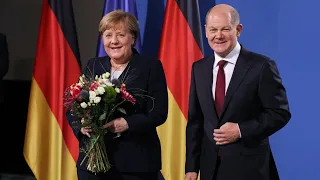 Angela Merkel übergibt Amt an Olaf Scholz