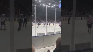 Болельщик выскочил на лед во время матча "Ак Барс" - СКА