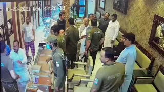 Punjab Police Real Fight In Gold Shop | Punjab Police Ki Badmashi | CCTV Crime | Police Crime CCTV