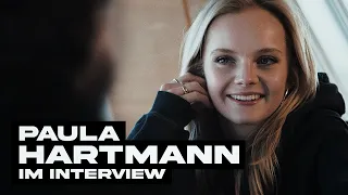 Paula Hartmann über "kleine Feuer", Liebe, Drogen, Ruhm & Privatsphäre – Interview mit Aria Nejati