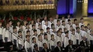 Vienna Boys Choir: Still, Still weil's Kindlein schlafen...