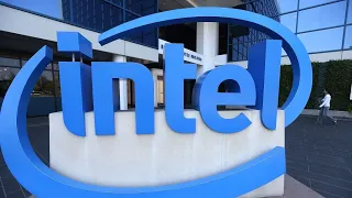 Intel's Lackluster Forecast Shows Comeback Challenges