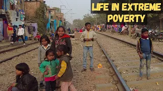 Walking Delhi Slum | Azadpur Railway Track | Delhi, India 4K tour