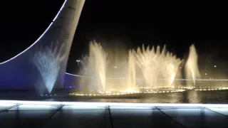 Поющие фонтаны в Олимпийском парке, группа Queen "show mst go on"