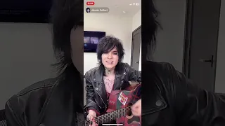 Singing on tiktok live - Johnnie Guilbert