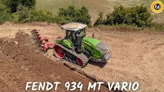 FENDT 943 MT Vario con l'Aratro della  Maschio