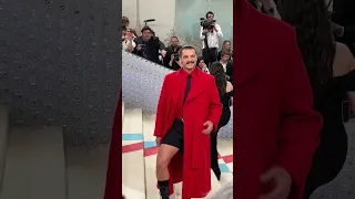 Daddy? Sorry. Daddy? Sorry. Daddy? It’s Pedro Pascal at the #MetGala. 😍 #shorts | E! News