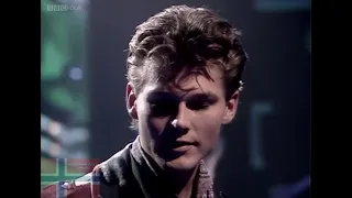 A-HA PERFORMING STAY ON THESE ROADS ON TOP OF THE POPS UK 1988