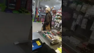 Сумасшедшая бабка в магазине часть1