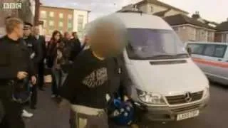 The gang war being waged on Britain's streets.flv