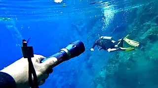 TESTEI MINHA LANTERNA DE MERGULHO NO FUNDO DO LAGO MISTERIOSO 🤿🔦