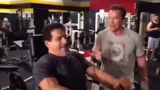 Arnold Schwarzenegger and Lou Ferrigno Training at Gold's Gym