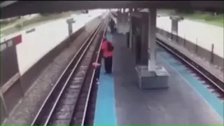 Video appears to show woman killed on CTA tracks was not helped, despite people on platform