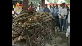 Rishi Kapoor and others at the Funeral  of actor Jagdish Raj