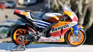 Honda RCV 213 de Marc Marquez Campeon del Mundo MotoGP año 2017. Escala 1:18 Diecast