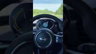 Mini Cooper SE 2022 Acceleration 0-150kmh on German Autobahn